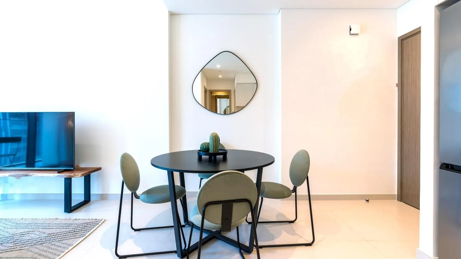 Luxury Burj Royale Modern Apt With Balcony Apartment Dubai
