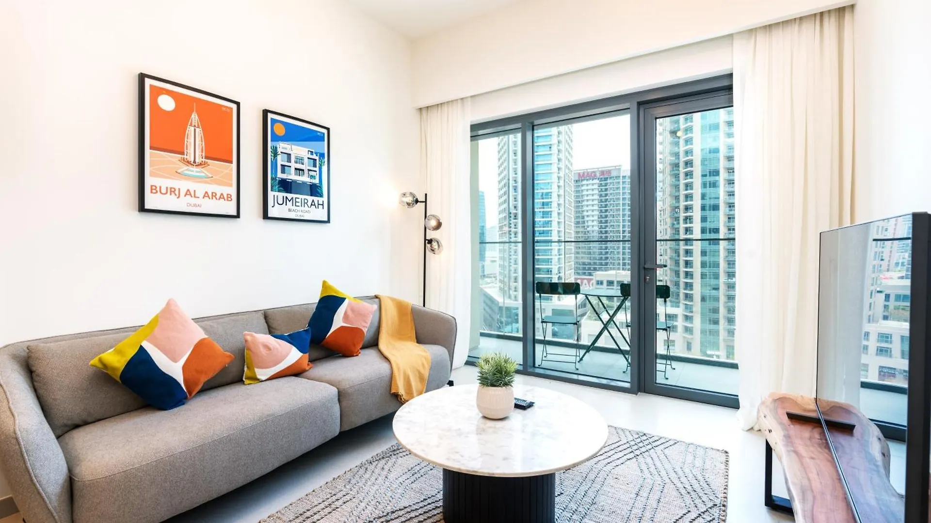 Luxury Burj Royale Modern Apt With Balcony Apartment Dubai