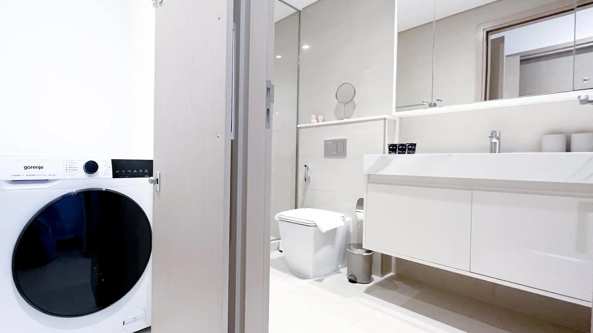 Luxury Burj Royale Modern Apt With Balcony Apartment Dubai