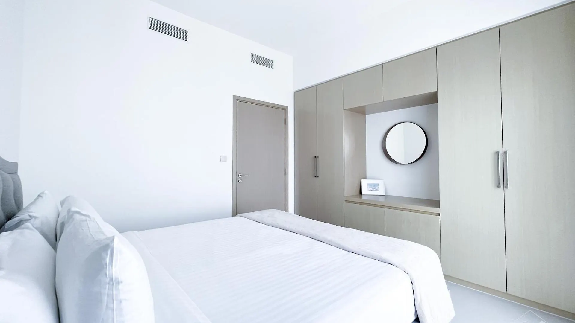 Luxury Burj Royale Modern Apt With Balcony Apartment Dubai