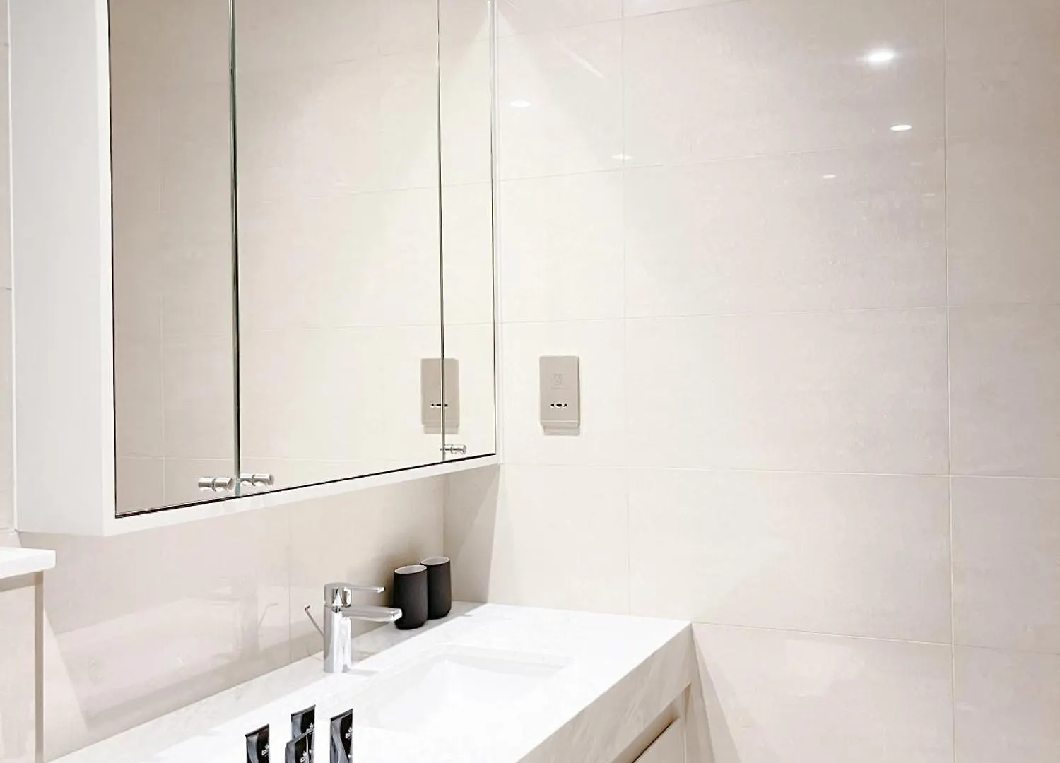 Luxury Burj Royale Modern Apt With Balcony Apartment Dubai