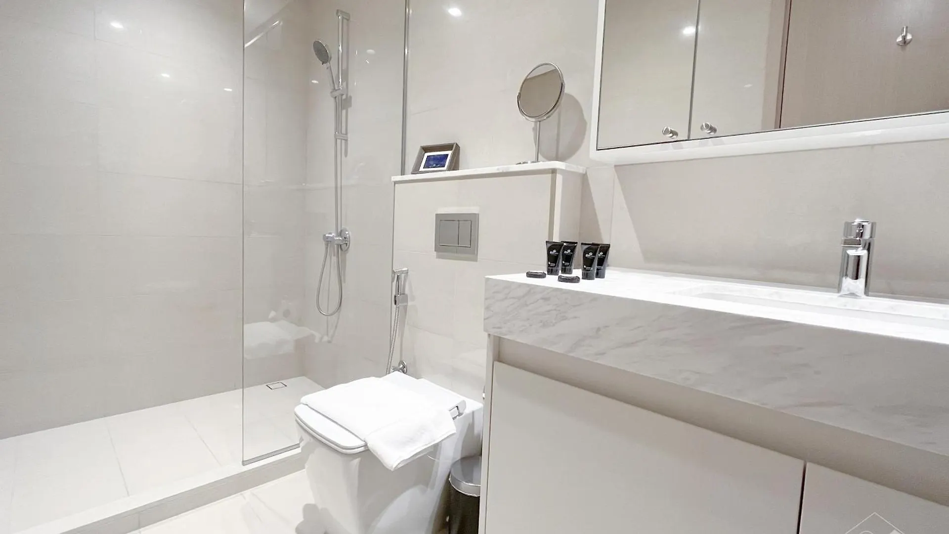 Luxury Burj Royale Modern Apt With Balcony Apartment Dubai 0*,  United Arab Emirates